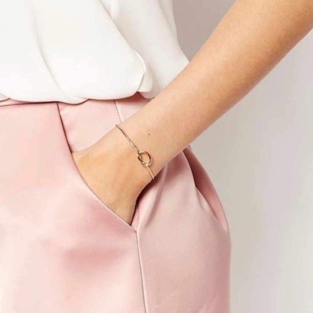 3/$30 ❤️ Knot Bangle - Picture 1 of 6